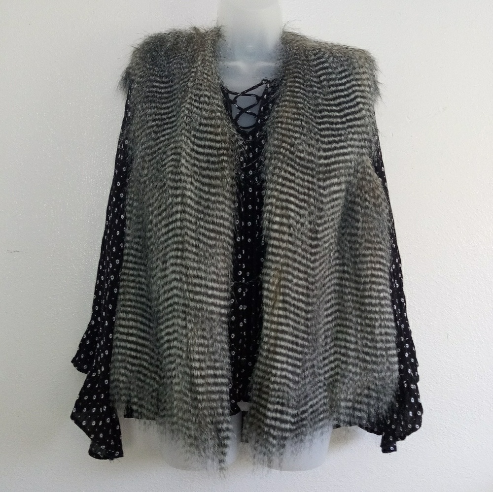 BUTTONS Faux Fur Vest